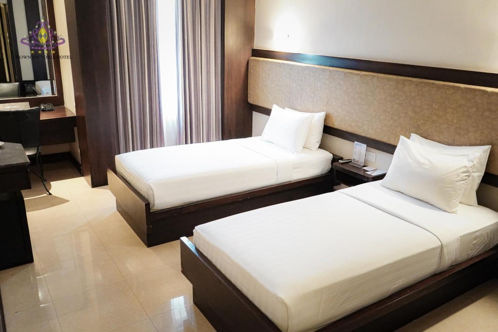 Crown Victoria Hotel Tulungagung Exterior foto